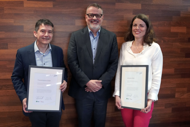 Portrait mit drei Personen, v.l.n.r. Prof. Dr. Frank Morelli, Prof. Dr. Thomas Cleff (Dekan), Prof. Dr. Sabine Aßmann